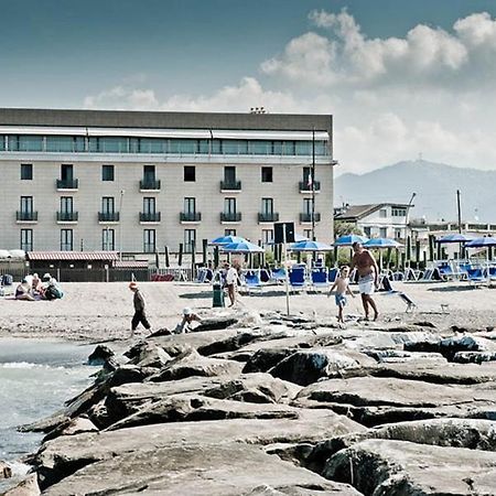 Hotel Rondine Marinella di Sarzana Kültér fotó