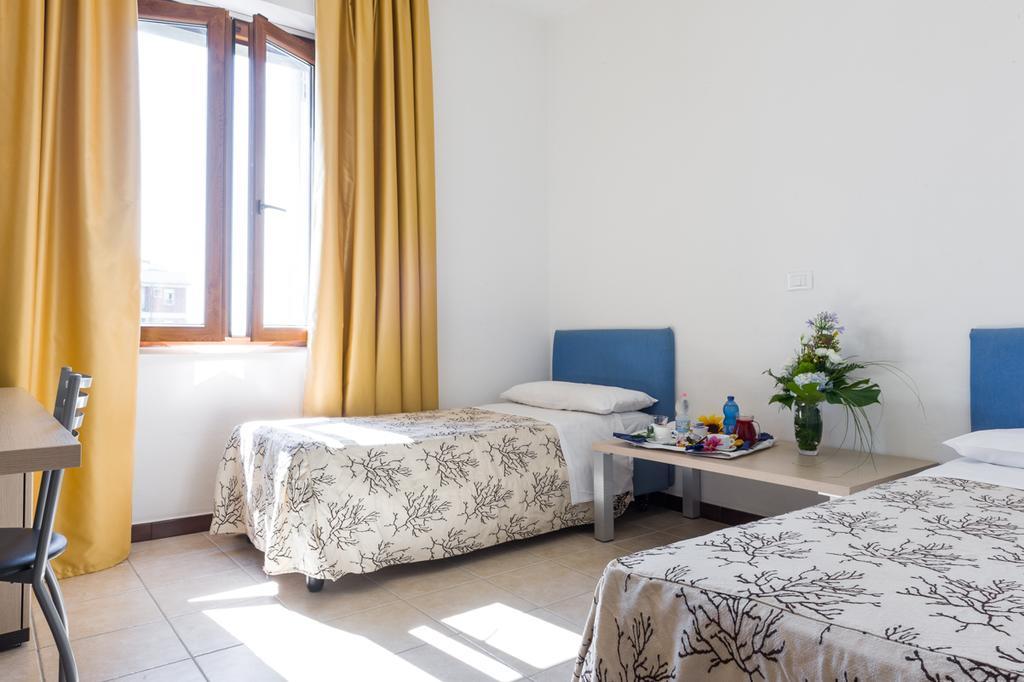 Hotel Rondine Marinella di Sarzana Szoba fotó