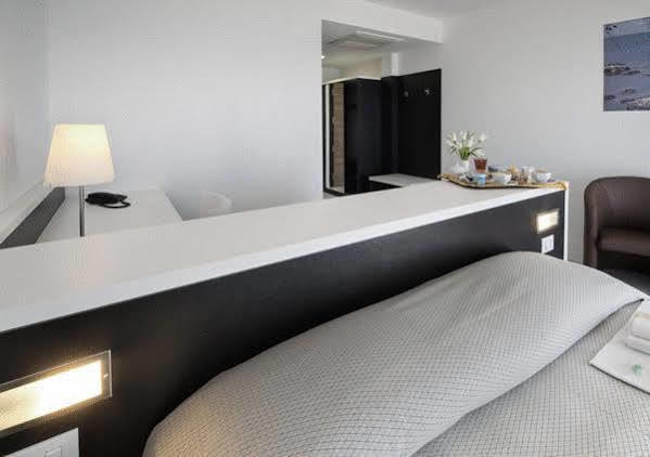 Hotel Rondine Marinella di Sarzana Kültér fotó